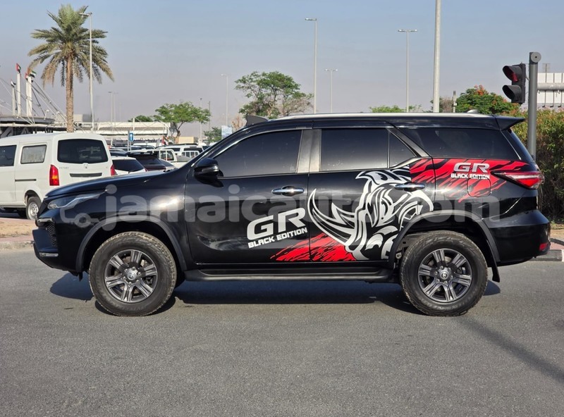 Big with watermark toyota fortuner clarendon import dubai 5737