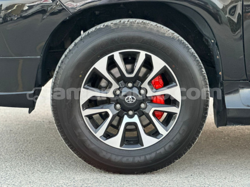 Big with watermark toyota land cruiser prado clarendon import dubai 5743