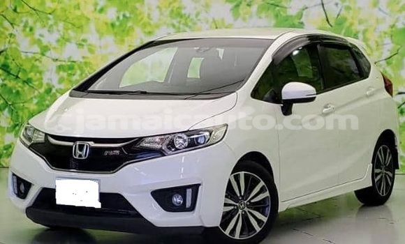Buy Used Honda FIT White Car in Kingston in Kingston