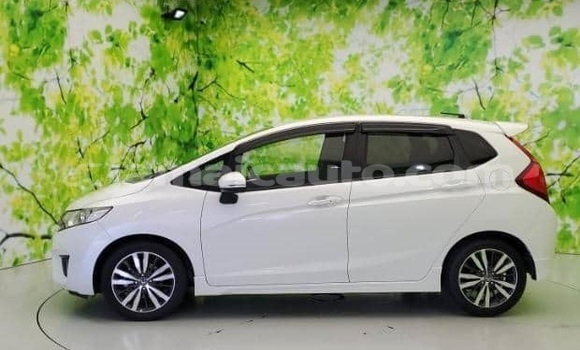 Acheter Occasion Voiture Honda FIT Blanc à Kingston, Kingston Acheter Occasion Voiture Honda FIT Blanc à Kingston, Kingston