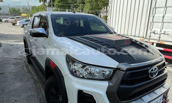 Buy Used Toyota Hiluxe Revo White Car in Kingston in Kingston