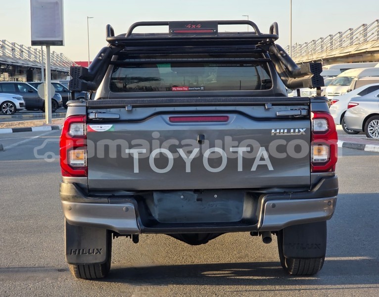 Big with watermark toyota hilux clarendon import dubai 5748