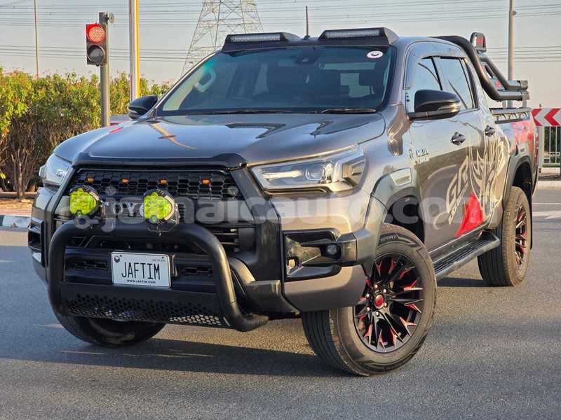 Big with watermark toyota hilux clarendon import dubai 5748