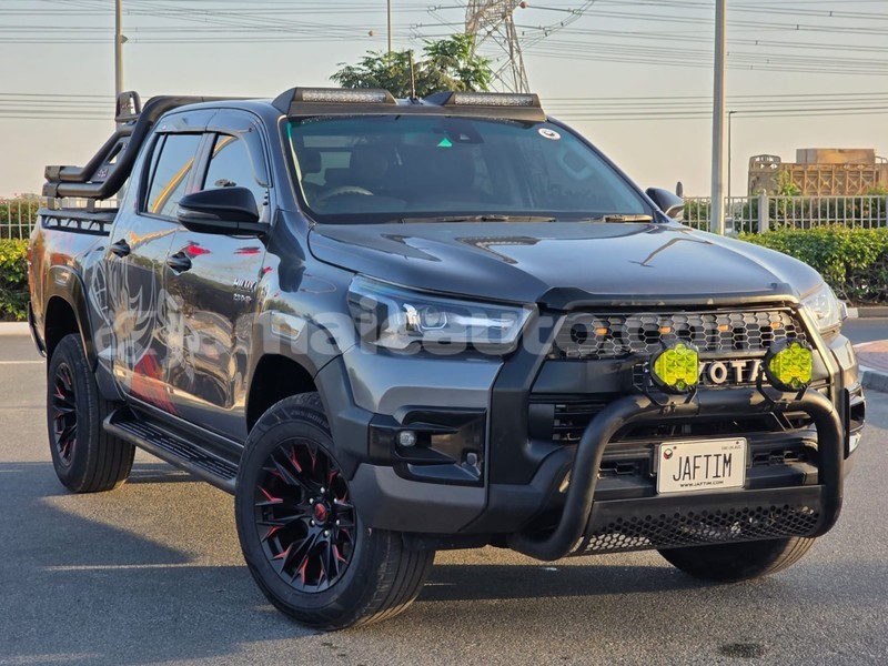 Big with watermark toyota hilux clarendon import dubai 5748
