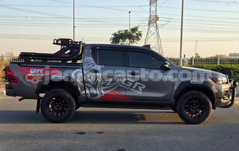 Big with watermark toyota hilux clarendon import dubai 5748