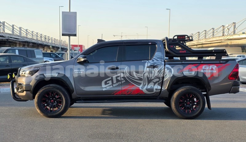 Big with watermark toyota hilux clarendon import dubai 5748