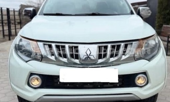 Buy Used Mitsubishi L200 White Car in Kingston in Kingston