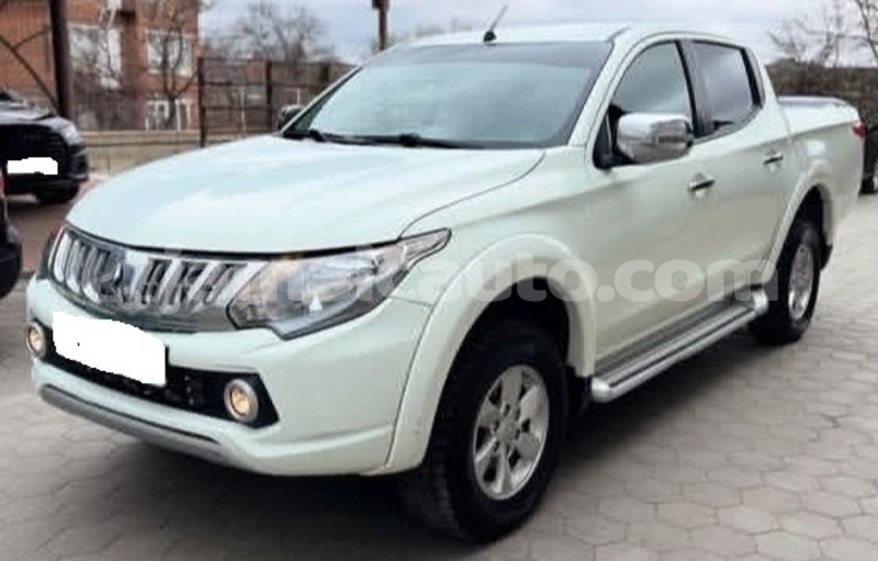 Big with watermark mitsubishi l200 kingston kingston 5756