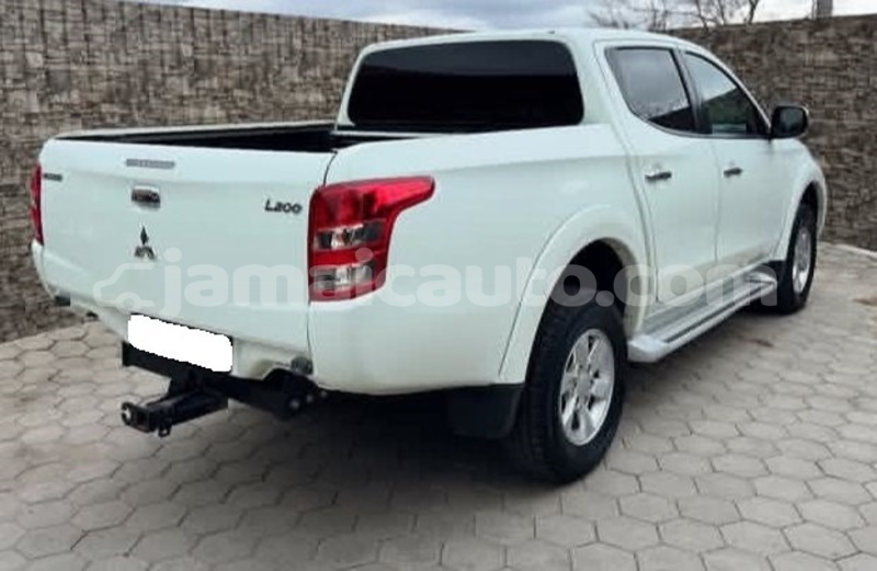 Big with watermark mitsubishi l200 kingston kingston 5756