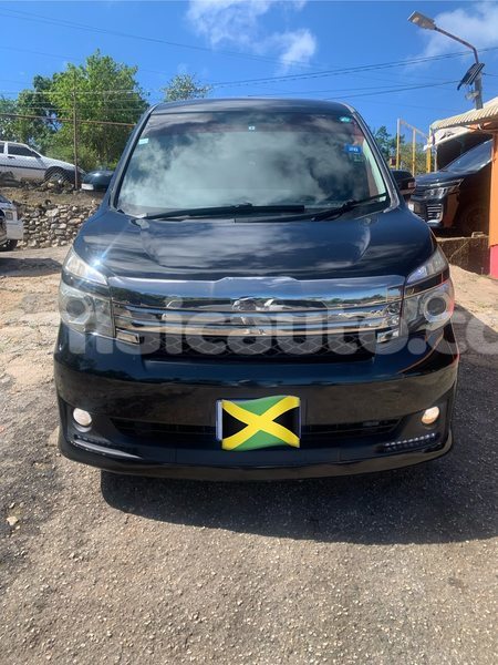 Big with watermark toyota voxy clarendon import dubai 5760