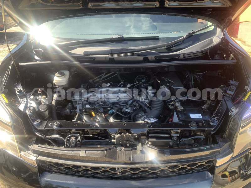 Big with watermark toyota voxy clarendon import dubai 5760