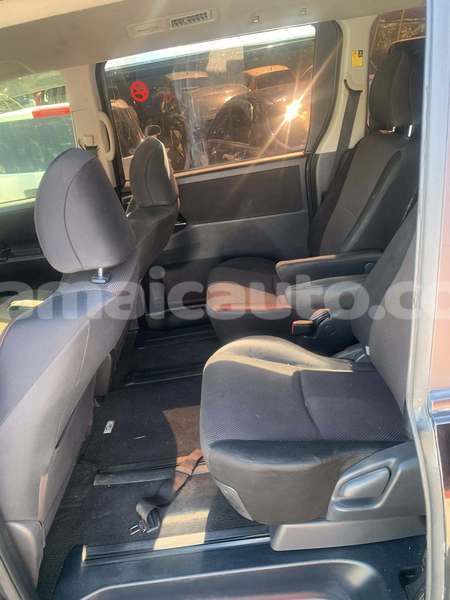 Big with watermark toyota voxy clarendon import dubai 5760