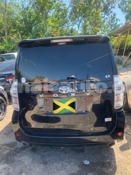 Big with watermark toyota voxy clarendon import dubai 5760