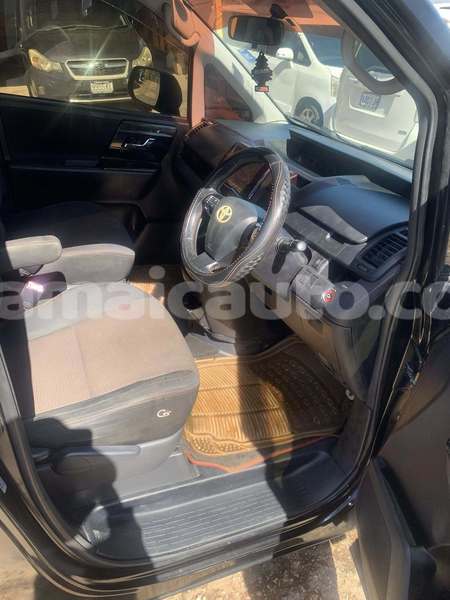 Big with watermark toyota voxy clarendon import dubai 5760