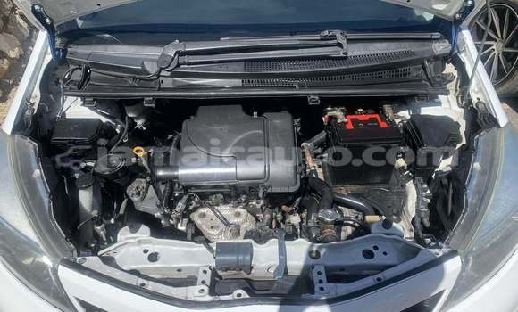 Buy Used Toyota Vitz White Car in Falmouth in Trelawney Buy Used Toyota Vitz White Car in Falmouth in Trelawney