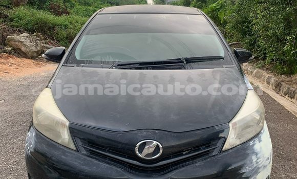 Buy Used Toyota Vitz Black Car in Mandeville in Manchester