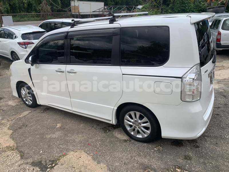Big with watermark toyota voxy portland port antonio 5768