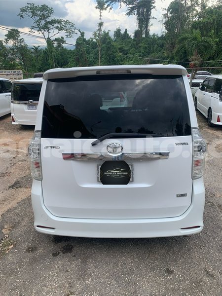 Big with watermark toyota voxy portland port antonio 5768