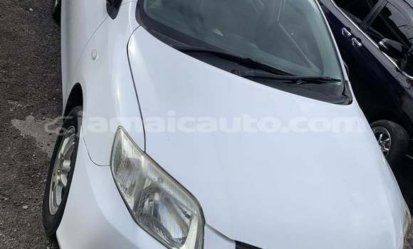 Buy Used Toyota Axio White Car in May Pen in Clarendon
