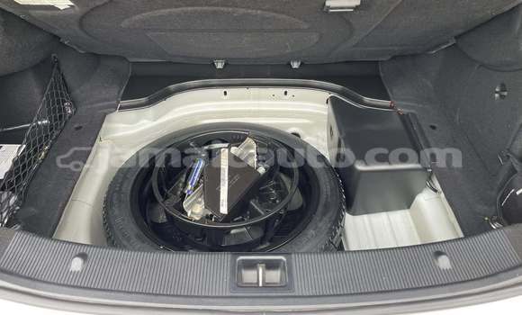 Buy Used Mercedes-Benz E–Class White Car in May Pen in Clarendon Buy Used Mercedes-Benz E–Class White Car in May Pen in Clarendon