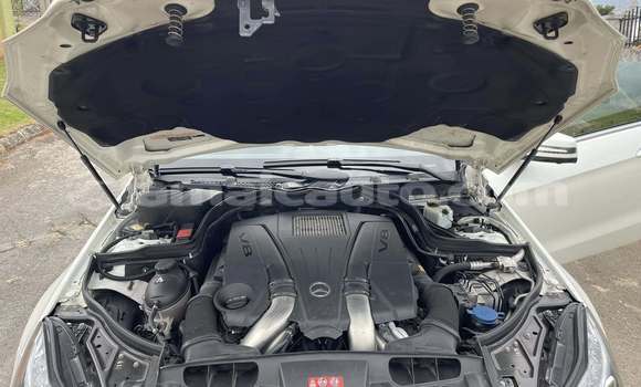 Buy Used Mercedes-Benz E–Class White Car in May Pen in Clarendon Buy Used Mercedes-Benz E–Class White Car in May Pen in Clarendon
