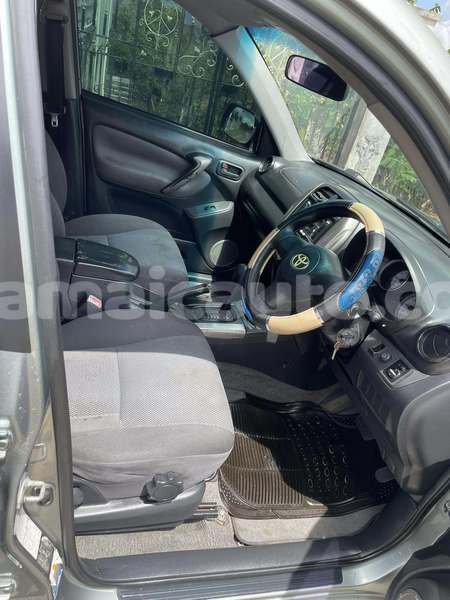Big with watermark toyota rav4 clarendon may pen 5784