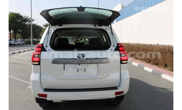 Acheter Import Voiture Toyota Prado Blanc à Import - Dubai, Clarendon Acheter Import Voiture Toyota Prado Blanc à Import - Dubai, Clarendon