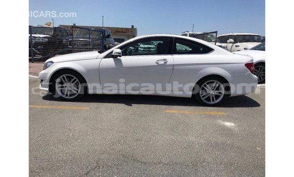 Buy Import Mercedes-Benz 190 (W201) White Car in Import - Dubai in Clarendon Buy Import Mercedes-Benz 190 (W201) White Car in Import - Dubai in Clarendon