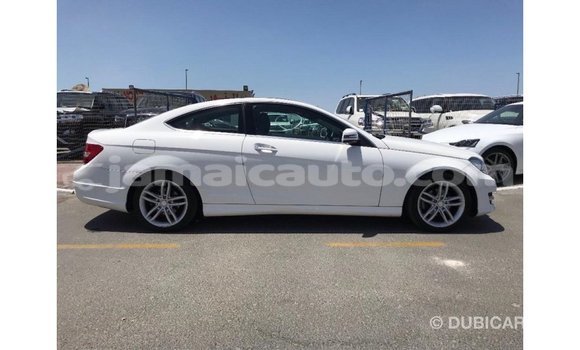 Buy Import Mercedes-Benz 190 (W201) White Car in Import - Dubai in Clarendon Buy Import Mercedes-Benz 190 (W201) White Car in Import - Dubai in Clarendon