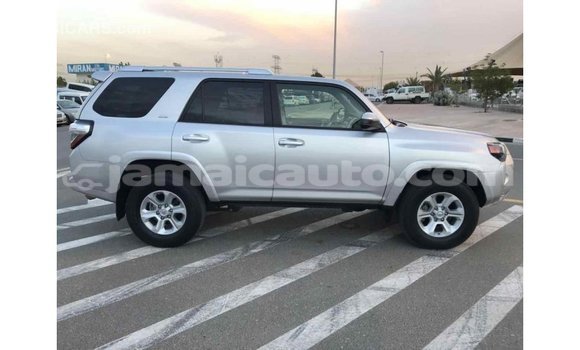 Acheter Import Utilitaire Toyota HiAce Autre à Import - Dubai, Clarendon Acheter Import Utilitaire Toyota HiAce Autre à Import - Dubai, Clarendon