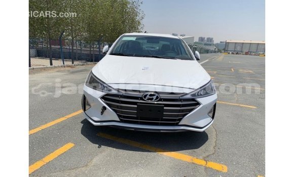 Acheter Import Voiture Hyundai Elantra Blanc à Import - Dubai, Clarendon Acheter Import Voiture Hyundai Elantra Blanc à Import - Dubai, Clarendon