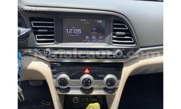 Acheter Import Voiture Hyundai Elantra Blanc à Import - Dubai, Clarendon Acheter Import Voiture Hyundai Elantra Blanc à Import - Dubai, Clarendon