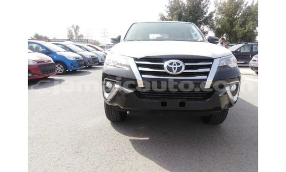 Acheter Import Voiture Toyota Fortuner Noir à Import - Dubai, Clarendon Acheter Import Voiture Toyota Fortuner Noir à Import - Dubai, Clarendon