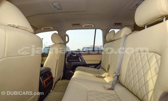 Acheter Import Voiture Toyota Land Cruiser Blanc à Import - Dubai, Clarendon Acheter Import Voiture Toyota Land Cruiser Blanc à Import - Dubai, Clarendon