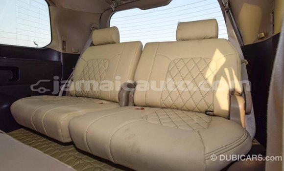 Acheter Import Voiture Toyota Land Cruiser Blanc à Import - Dubai, Clarendon Acheter Import Voiture Toyota Land Cruiser Blanc à Import - Dubai, Clarendon