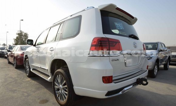 Acheter Import Voiture Toyota Land Cruiser Blanc à Import - Dubai, Clarendon Acheter Import Voiture Toyota Land Cruiser Blanc à Import - Dubai, Clarendon