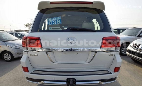 Acheter Import Voiture Toyota Land Cruiser Blanc à Import - Dubai, Clarendon Acheter Import Voiture Toyota Land Cruiser Blanc à Import - Dubai, Clarendon