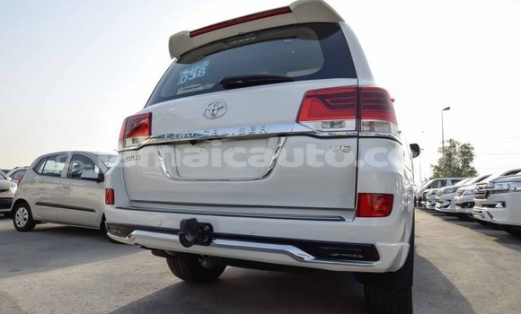 Acheter Import Voiture Toyota Land Cruiser Blanc à Import - Dubai, Clarendon Acheter Import Voiture Toyota Land Cruiser Blanc à Import - Dubai, Clarendon