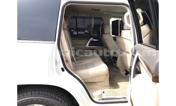 Buy Import Toyota Land Cruiser White Car in Import - Dubai in Clarendon Buy Import Toyota Land Cruiser White Car in Import - Dubai in Clarendon