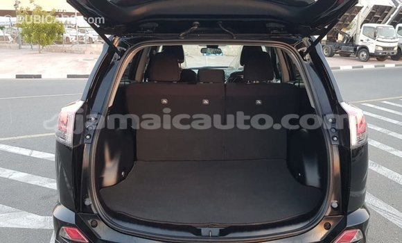 Acheter Import Utilitaire Toyota HiAce Noir à Import - Dubai, Clarendon Acheter Import Utilitaire Toyota HiAce Noir à Import - Dubai, Clarendon