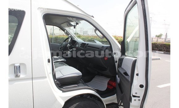 Acheter Import Voiture Toyota Hiace Blanc à Import - Dubai, Clarendon Acheter Import Voiture Toyota Hiace Blanc à Import - Dubai, Clarendon