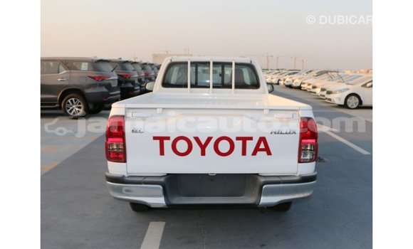 Acheter Import Voiture Toyota Hilux Blanc à Import - Dubai, Clarendon Acheter Import Voiture Toyota Hilux Blanc à Import - Dubai, Clarendon