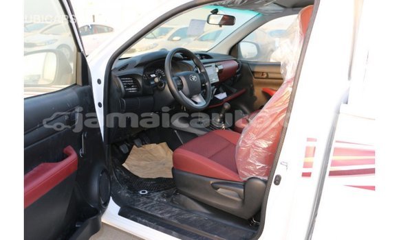 Acheter Import Voiture Toyota Hilux Blanc à Import - Dubai, Clarendon Acheter Import Voiture Toyota Hilux Blanc à Import - Dubai, Clarendon