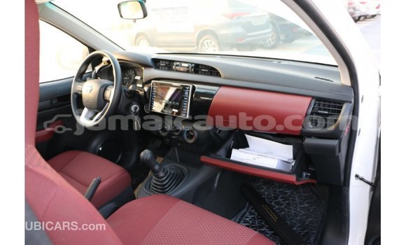 Acheter Import Voiture Toyota Hilux Blanc à Import - Dubai, Clarendon Acheter Import Voiture Toyota Hilux Blanc à Import - Dubai, Clarendon