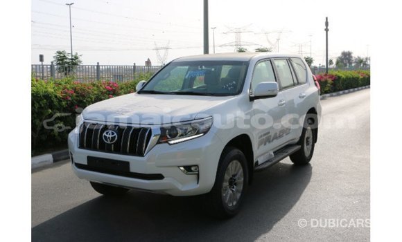 Acheter Import Voiture Toyota Prado Blanc à Import - Dubai, Clarendon Acheter Import Voiture Toyota Prado Blanc à Import - Dubai, Clarendon