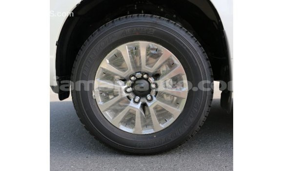 Acheter Import Voiture Toyota Prado Blanc à Import - Dubai, Clarendon Acheter Import Voiture Toyota Prado Blanc à Import - Dubai, Clarendon