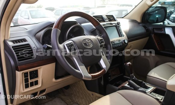 Acheter Import Voiture Toyota Prado Blanc à Import - Dubai, Clarendon Acheter Import Voiture Toyota Prado Blanc à Import - Dubai, Clarendon