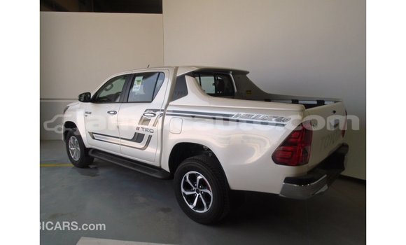Buy Import Toyota Hilux White Car in Import - Dubai in Clarendon Buy Import Toyota Hilux White Car in Import - Dubai in Clarendon