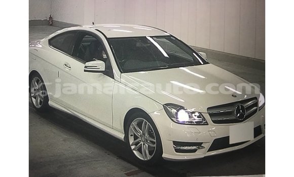 Buy Import Mercedes-Benz 190 (W201) White Car in Import - Dubai in Clarendon Buy Import Mercedes-Benz 190 (W201) White Car in Import - Dubai in Clarendon