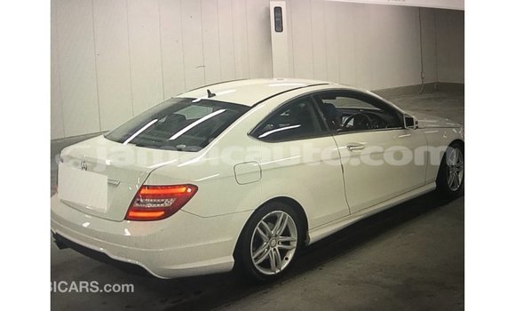 Buy Import Mercedes-Benz 190 (W201) White Car in Import - Dubai in Clarendon Buy Import Mercedes-Benz 190 (W201) White Car in Import - Dubai in Clarendon